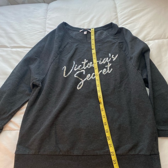 Victoria’s Secret Sz Small Gray Sweater Sequins Logo Slouchy Y2K Glam EUC - Picture 5 of 10